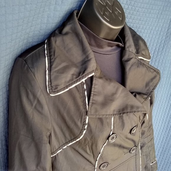 Large Burberry Long Black Button Up Trench Coat - Picture 4 of 13